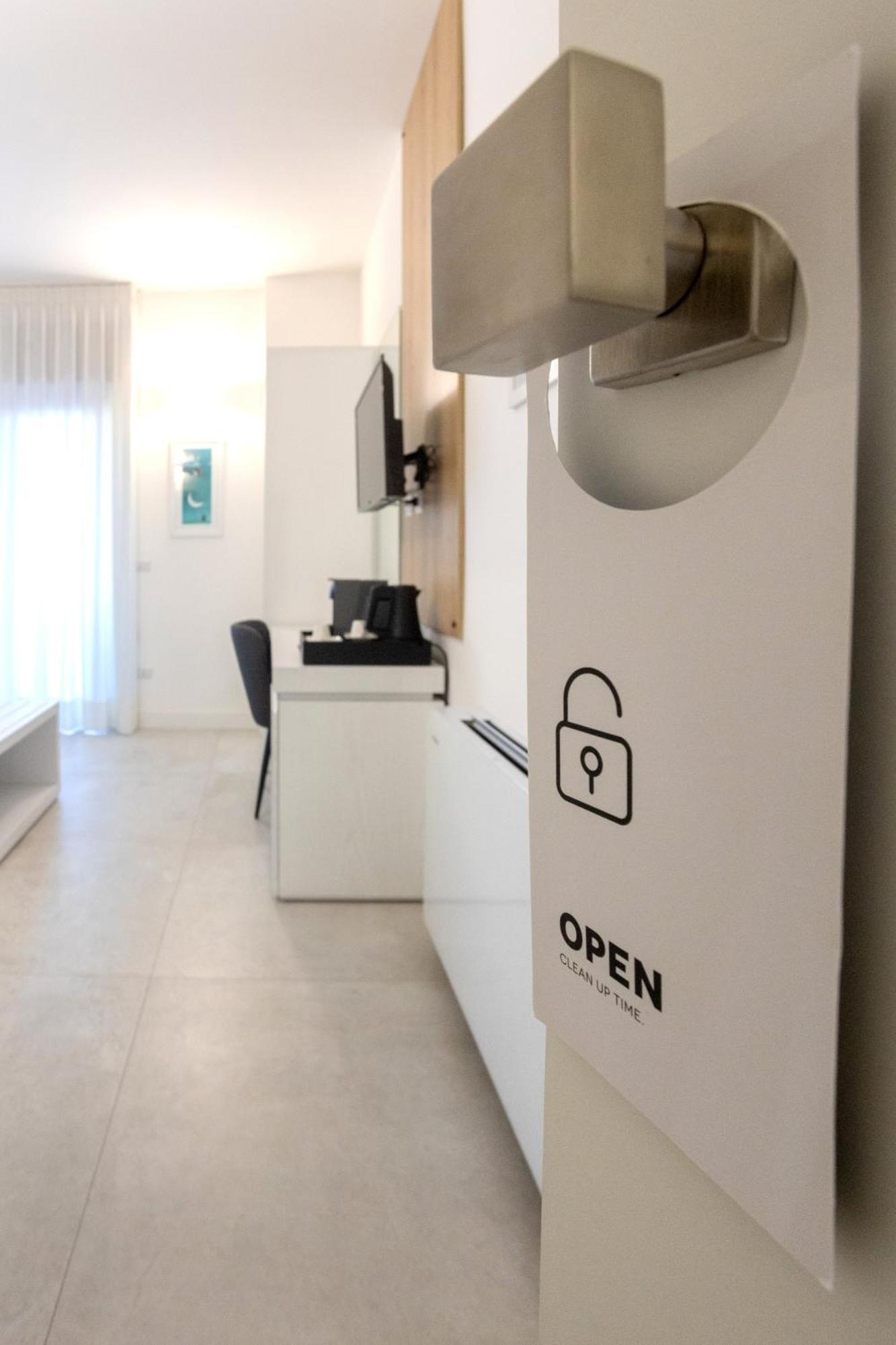 Lo Studio Di Viale Lo Re Camere & Caffe' Lecce Eksteriør bilde